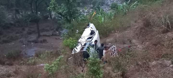 एसइई दिएर फर्किँदै गरेका विद्यार्थी सवार जीप दुर्घटना 